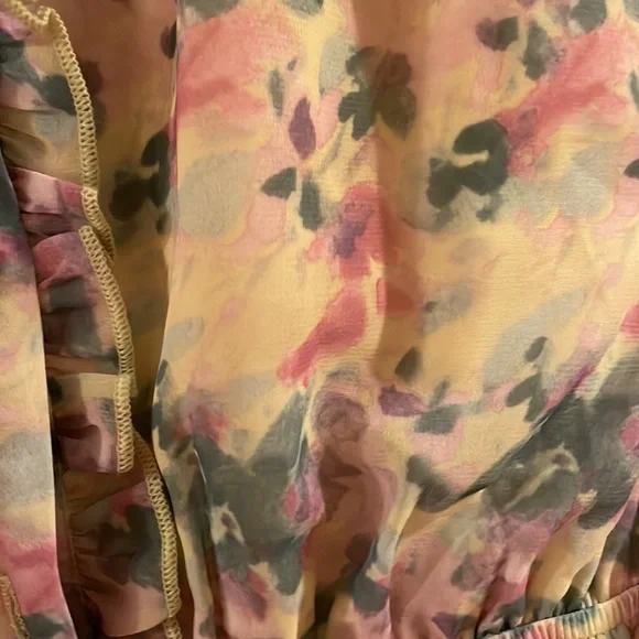 Medium Harper Wren Easter dress, buttons and a front tie. Flowery and flowy. - Picture 7 of 7